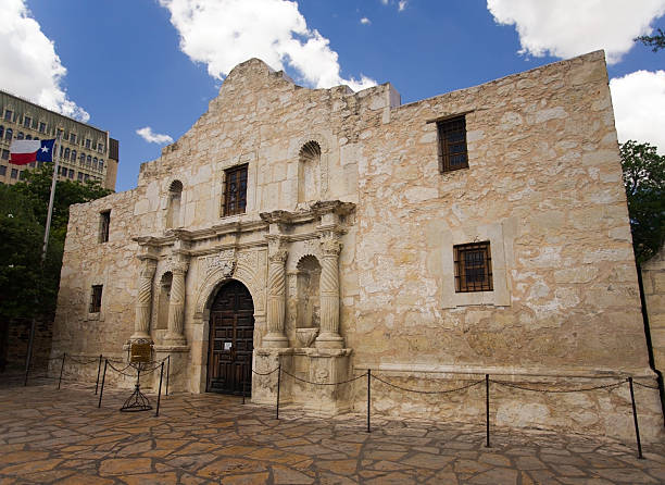 istock The Alamo with Flag of Texas 172792952