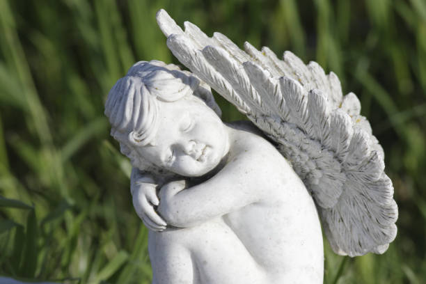 istock Sleeping spirit winged cherub at graveside 172792983