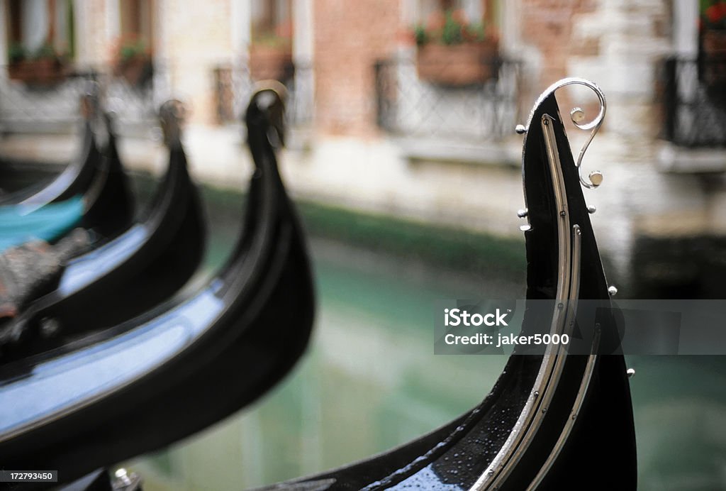 Weneckiej gondola poziomej - Zbiór zdjęć royalty-free (Bez ludzi)