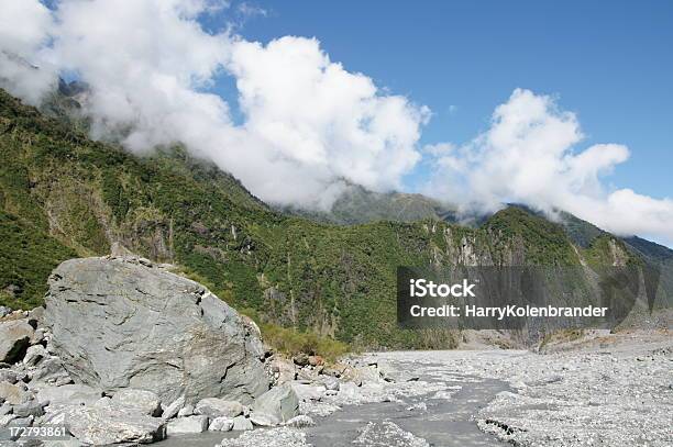 Foto de O Moraine De Franz Josef Glacier e mais fotos de stock de Alpes do sul da Nova Zelândia - Alpes do sul da Nova Zelândia, Características da terra, Cloudscape