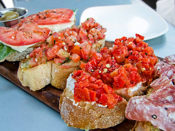 bruschetta paleta - brushetta fotografías e imágenes de stock