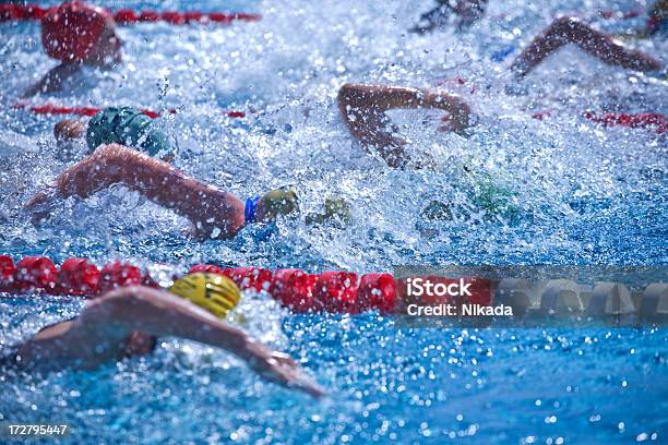 Nadadores Foto de stock y más banco de imágenes de Acontecimiento - Acontecimiento, Adulto, Agua