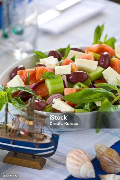 Insalata - Fotografie stock e altre immagini di Ambientazione - Ambientazione, Cena, Cena con invitati