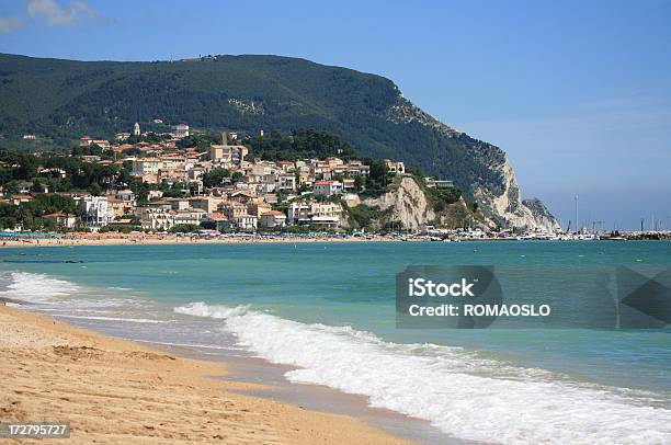 Photo libre de droit de Numana Riviera Del Conero De Marche Italie banque d'images et plus d'images libres de droit de Numana - Numana, Marches - Italie, Plage