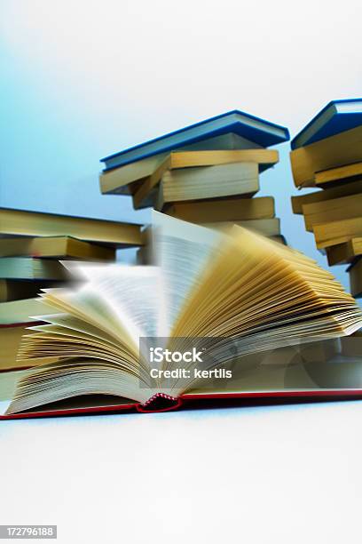 Livros - Fotografias de stock e mais imagens de Aberto - Aberto, Abrir, Acessibilidade