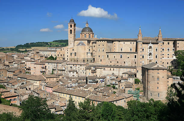 ドゥカーレ宮殿の urbino と環境、マルケイタリア） - doges palace ストックフォトと画像