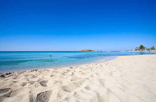 spiaggia a cipro - cypruss foto e immagini stock