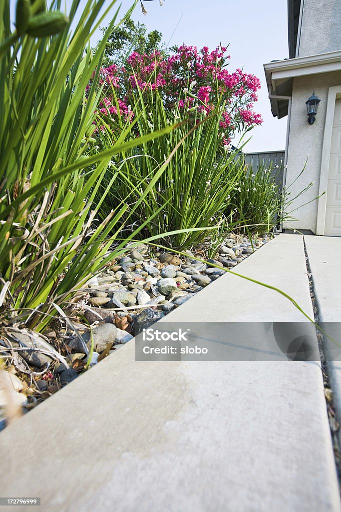 Front Yard paysage avec des galets - Photo de Béton libre de droits