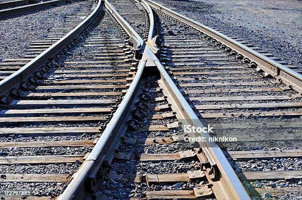 Deren Titel Stockfoto und mehr Bilder von Bahngleis - Bahngleis, Fotografie, Hergestellter Gegenstand