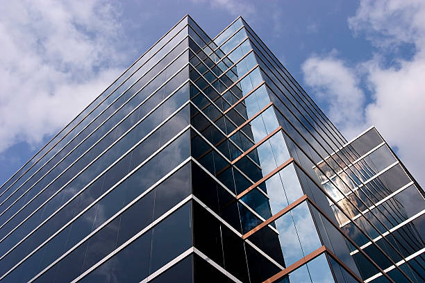 Edificio de oficinas de cristal - foto de stock