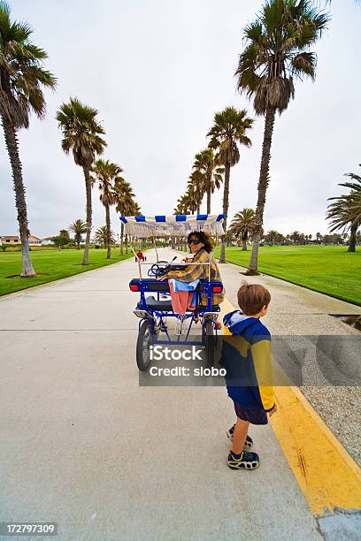 Bycycle Carrinho - Fotografias de stock e mais imagens de Aluno de Jardim de Infância - Aluno de Jardim de Infância, Ao Ar Livre, Areia