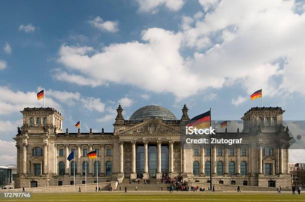 Reichstag - Fotografie stock e altre immagini di Architettura - Architettura, Autorità, Bandiera della Germania