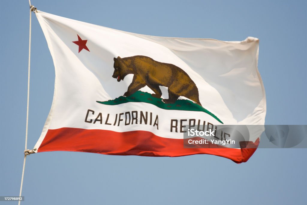 Bandera del estado de California, agitando Estado del Banner con oso y Star - Foto de stock de Bandera de California libre de derechos