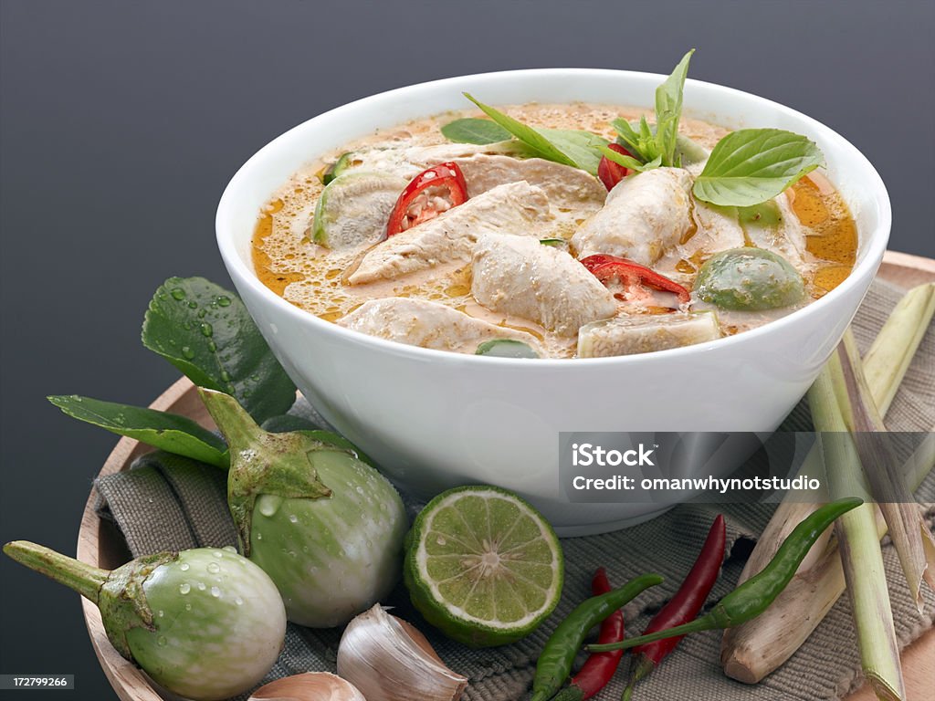 Zuppa al Curry rosso Thailandese tradizionale - Foto stock royalty-free di Alimentazione sana