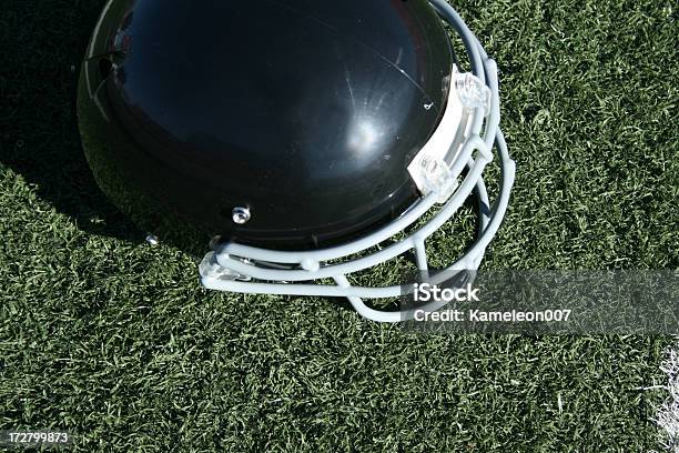 야외 미식축구장 바로 위에 대한 스톡 사진 및 기타 이미지 - 바로 위, 풋볼 헬멧, 0명
