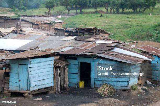 African La Pobreza Foto de stock y más banco de imágenes de Aire libre - Aire libre, Aldea, Antihigiénico