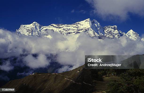 Foto de O Nepal Himalaias e mais fotos de stock de Cena Não-urbana - Cena Não-urbana, Chalé, Cloudscape