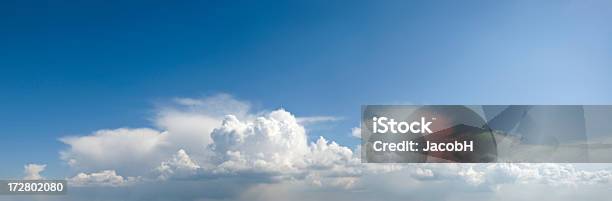 Céu Azul Com Nuvens Brancas - Fotografias de stock e mais imagens de Arranjo - Arranjo, Azul, Branco