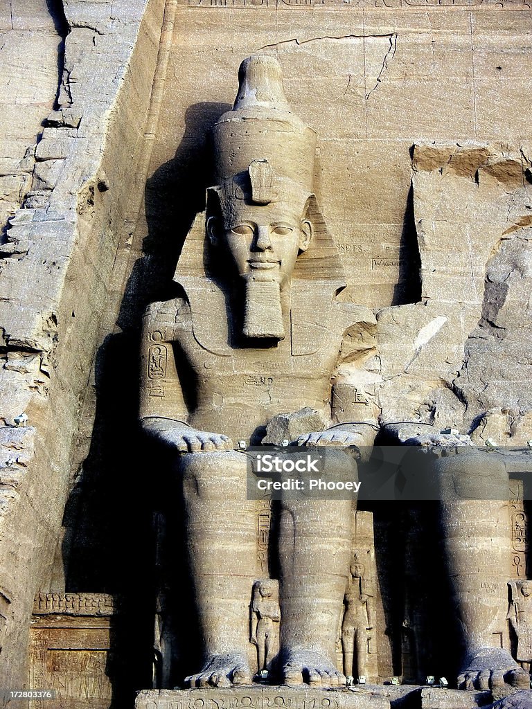 Ramses II estatua - Foto de stock de Abu Simbel libre de derechos