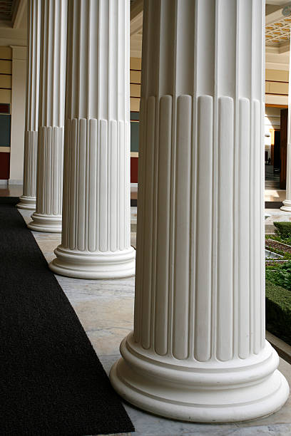columnas - stone carving university support fotografías e imágenes de stock