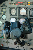 cockpit-von-kleinen-flugzeugen.jpg?b=1&s=170x170&k=20&c=O854U9uCJRIkz4kTPPvQYzQKi7Bg0RniT7SIJ35Yvhg=