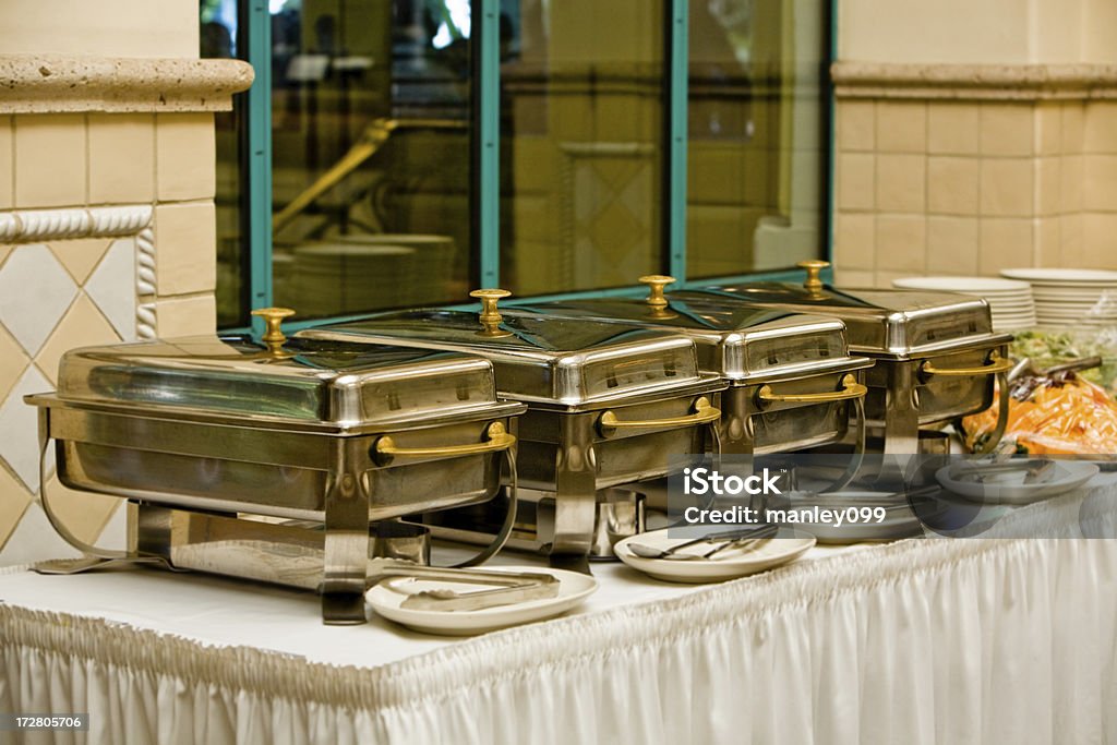 Riscaldamento per un buffet standard - Foto stock royalty-free di Ambientazione interna