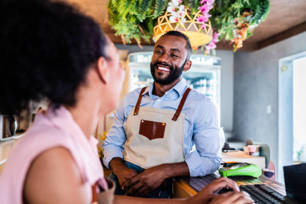 istock Manager talking to employee at ice cream shop 1728059584