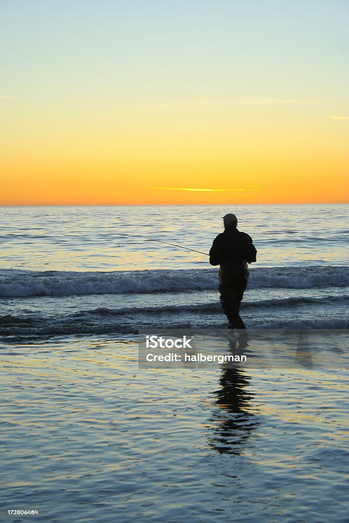 Pescatore sulla spiaggia - Foto stock royalty-free di Acqua