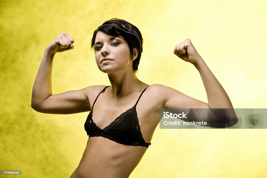 Mulher jovem em amarelo - Foto de stock de Adulto royalty-free