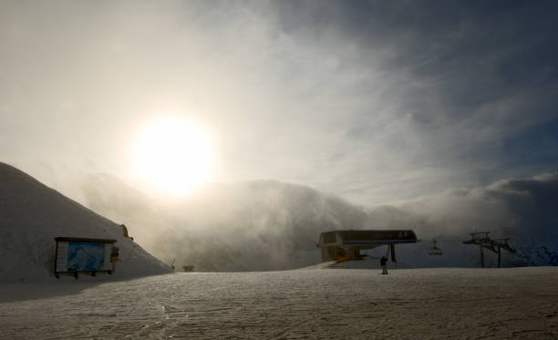 podświetlenie - skiing snow ski slope sunlight zdjęcia i obrazy z banku zdjęć