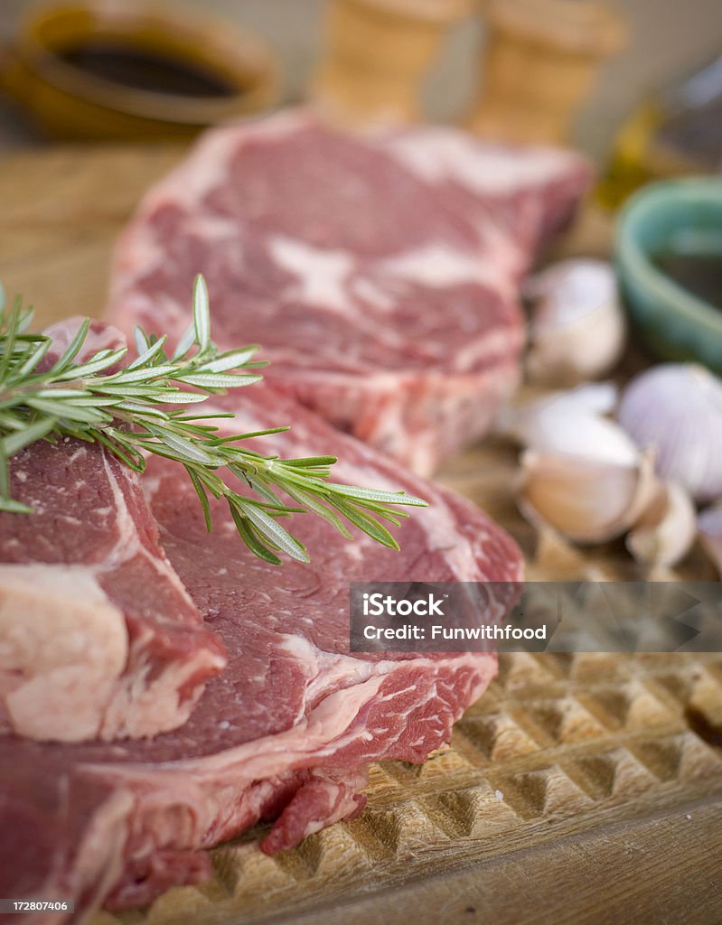 Costata di manzo alle bistecche - Foto stock royalty-free di Aglio - Alliacee