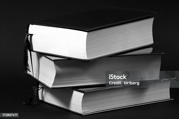 Stapel Bücher Stockfoto und mehr Bilder von Akademisches Lernen - Akademisches Lernen, Bildung, Buch