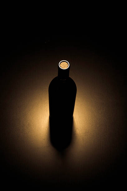 garrafa de vinho - corked - fotografias e filmes do acervo