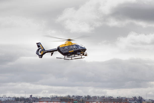 elicottero della polizia - police helicopter foto e immagini stock