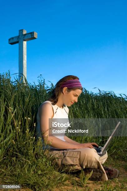 Sagrada De Correio - Fotografias de stock e mais imagens de Adolescente - Adolescente, Adolescência, Adulto