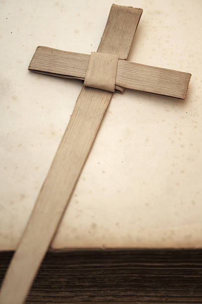 Palme sulla Carta vecchia Croce - foto stock