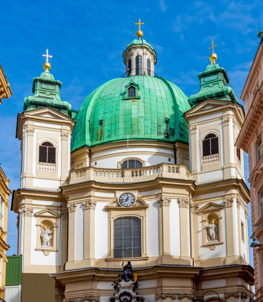 kościół św. piotra (peterskirche) przy ulicy graben w wiedniu, austria - st peters basilica zdjęcia i obrazy z banku zdjęć