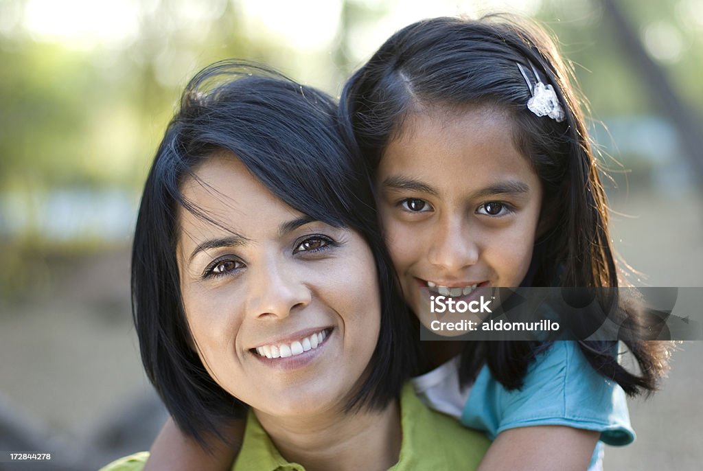 Heureuse mère et fille - Photo de Adulte libre de droits