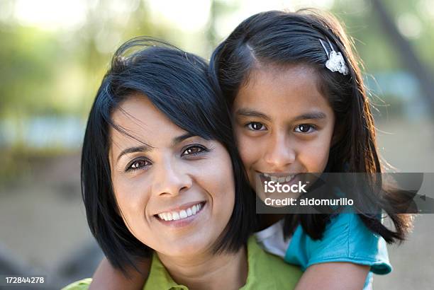 Photo libre de droit de Heureuse Mère Et Fille banque d'images et plus d'images libres de droit de Adulte - Adulte, Affectueux, Amitié