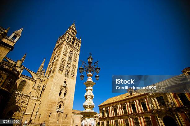 La Giralda Foto de stock y más banco de imágenes de Aguja - Chapitel - Aguja - Chapitel, Alto - Descripción física, Arquitectura