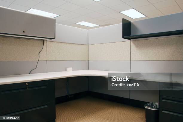 Cabina De Vacío Foto de stock y más banco de imágenes de Cubículo - Cubículo, Oficina, Escritorio