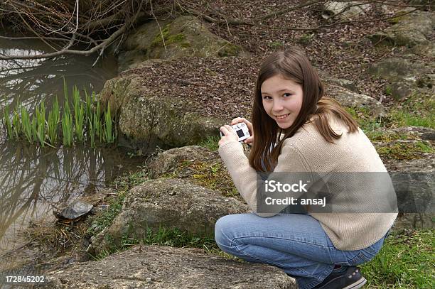 Sonriente Joven Fotógrafo Foto de stock y más banco de imágenes de 10-11 años - 10-11 años, 14-15 años, Actividad