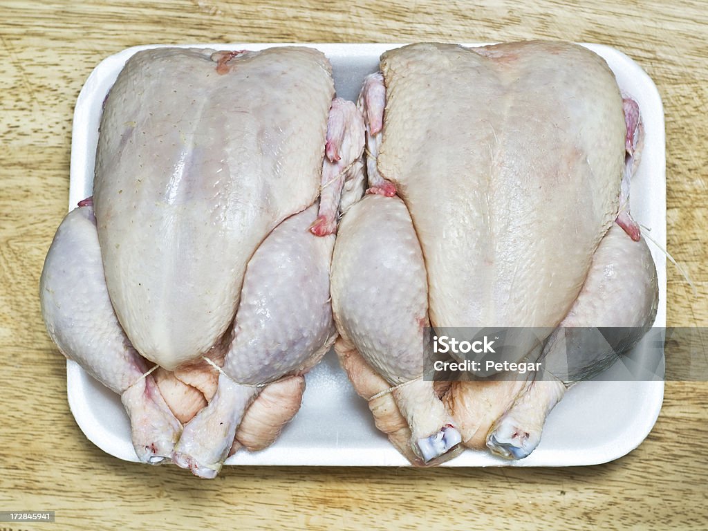 Два Uncooked Chickens - Стоковые фото Белое мясо роялти-фри