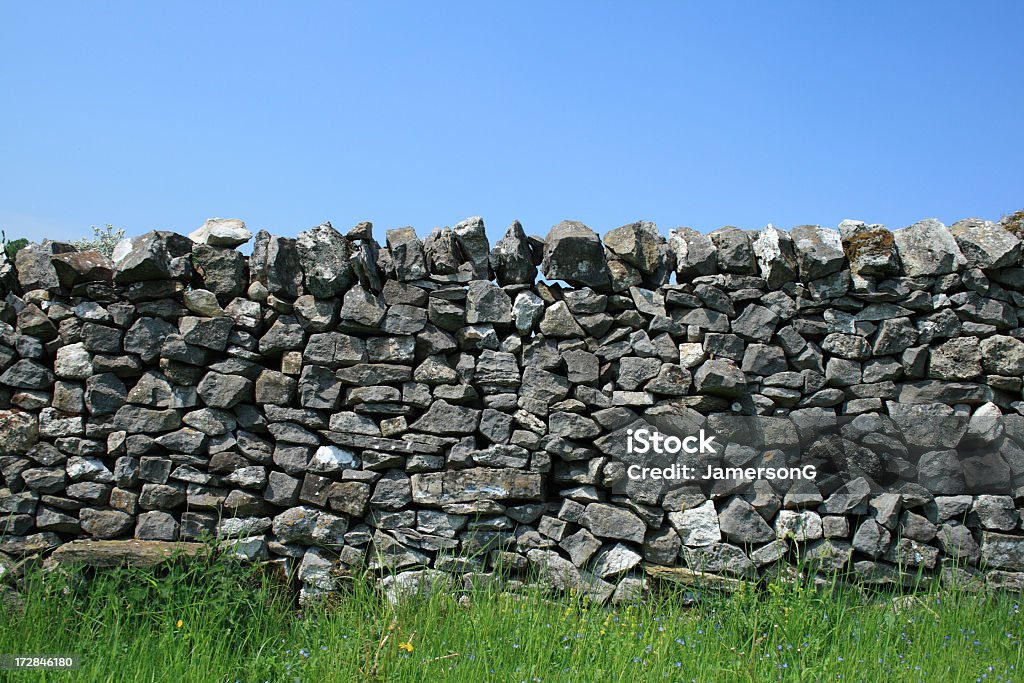 Campo seco de pared de piedra - Foto de stock de Aire libre libre de derechos