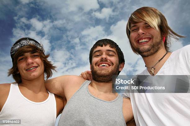 Tre Amici Adolescenti - Fotografie stock e altre immagini di Adolescente - Adolescente, Adolescenza, Adulto