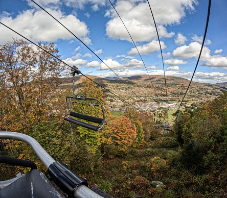 A view of a Skyride in the mountains