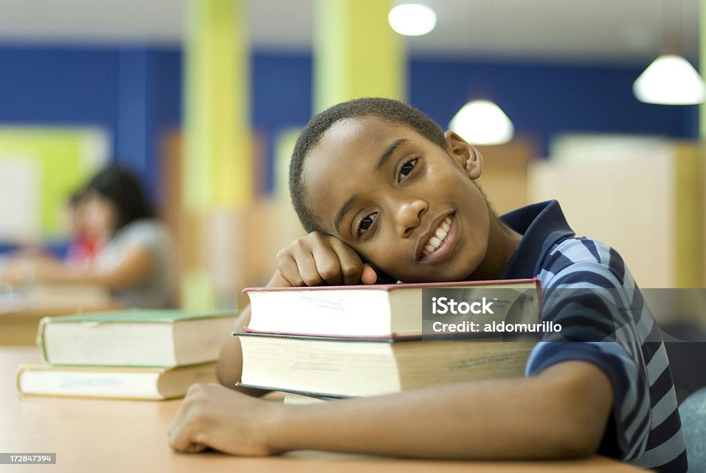 Дружелюбный schoolboy - Стоковые фото Африканская этническая группа роялти-фри