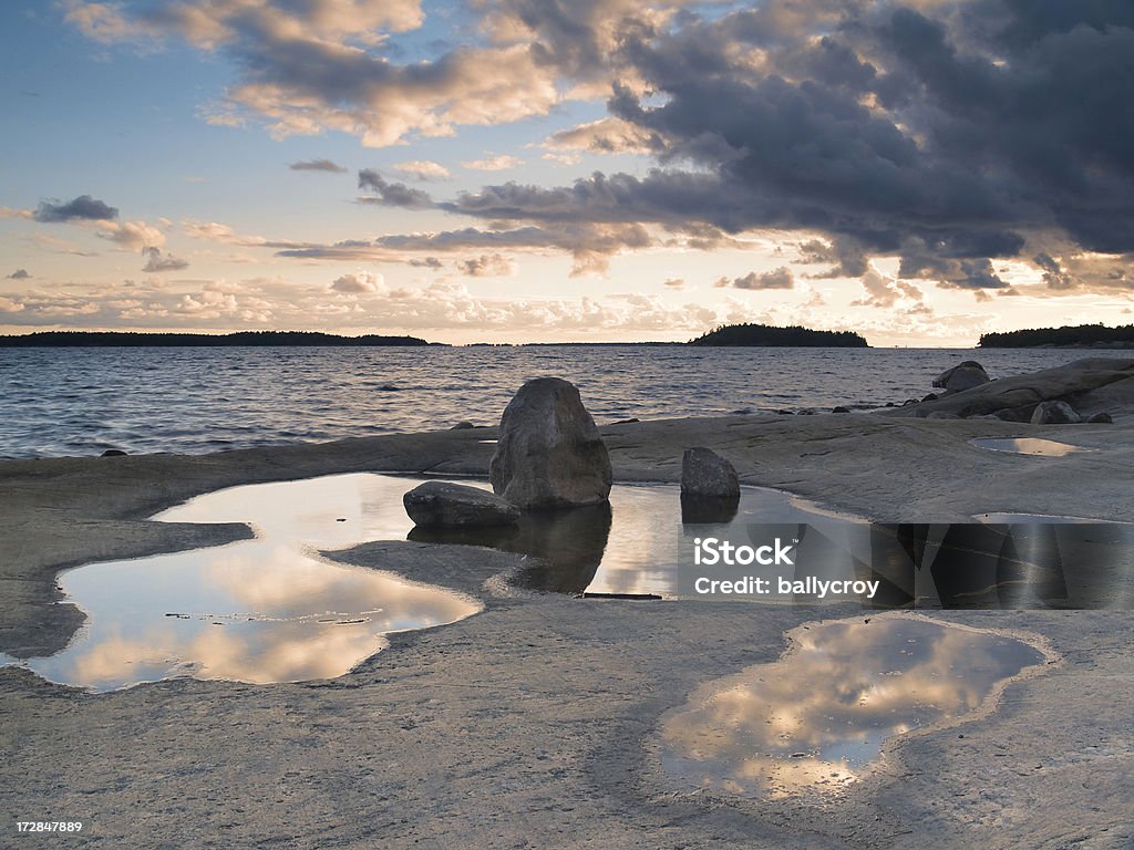 Nuages incluse - Photo de Eau calme libre de droits