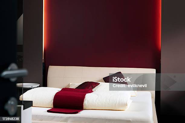 Современные Спальня — стоковые фотографии и другие картинки Номер в гостинице - Номер в гостинице, В помещении, Фотографирование
