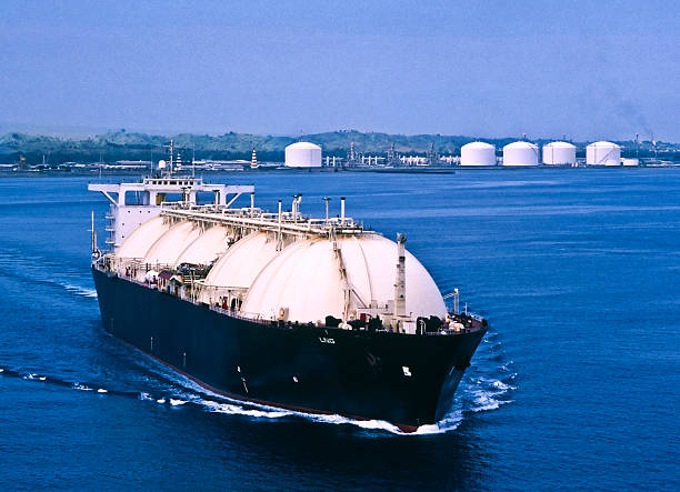 lng танкер & нефтяная промышленность - oil shipping industrial ship oil tanker стоковые фото и изображения